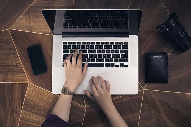 Budżetowe gadżety technologiczne – najlepszy stosunek jakości do ceny